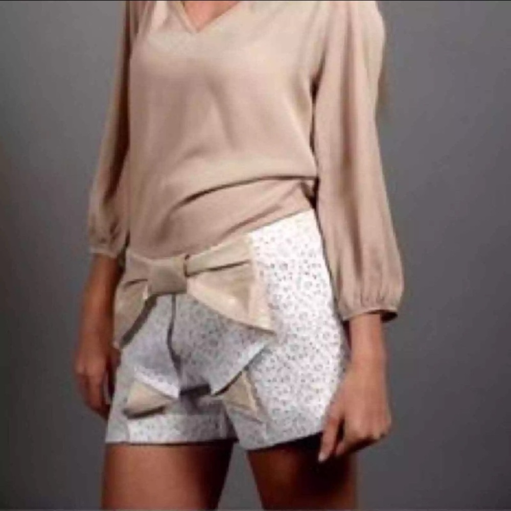 Judith March dressy shorts cream lace with shimmery gold accents size M